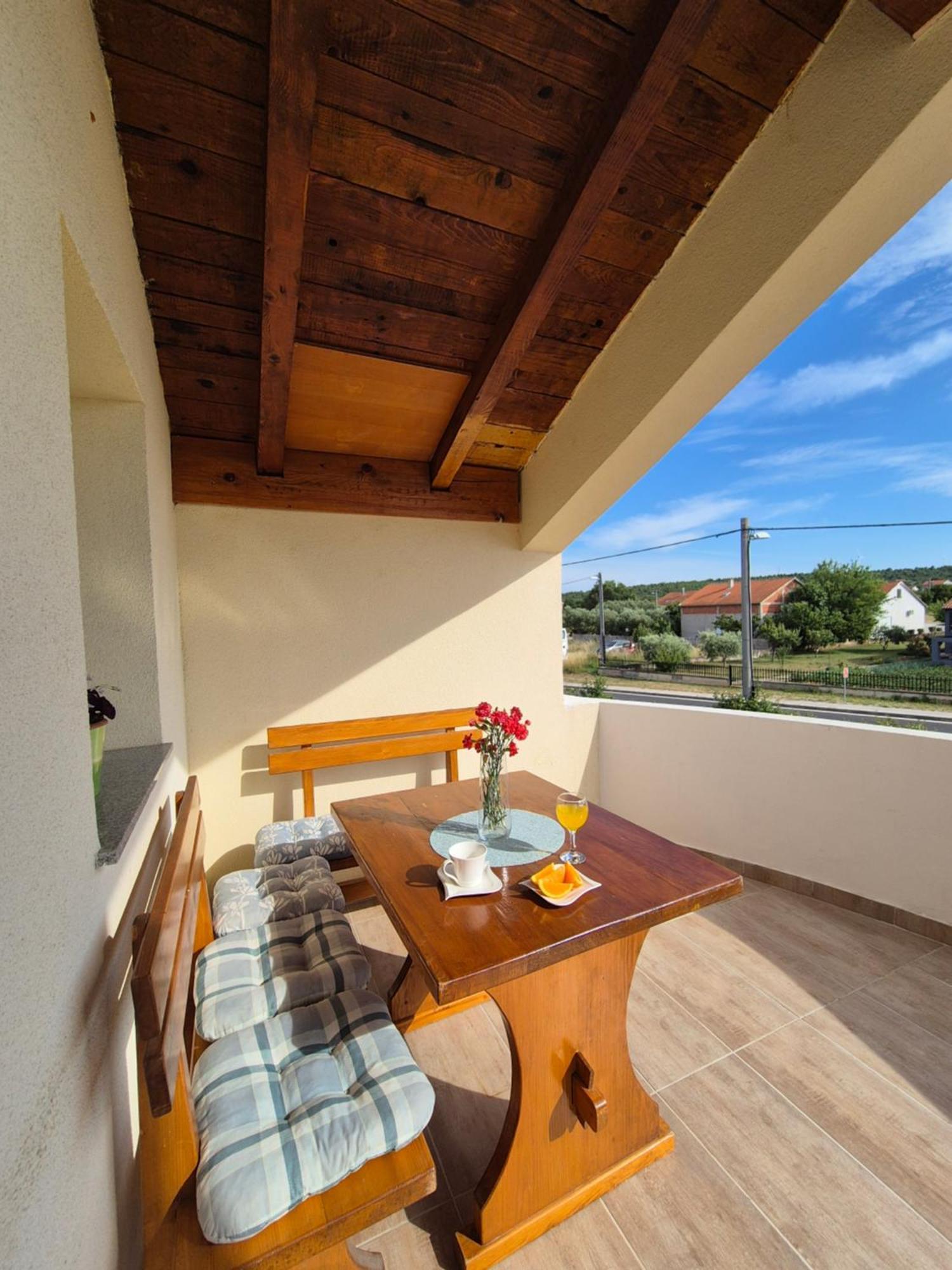 Apartamento Apartman Lucija Pridraga Exterior foto